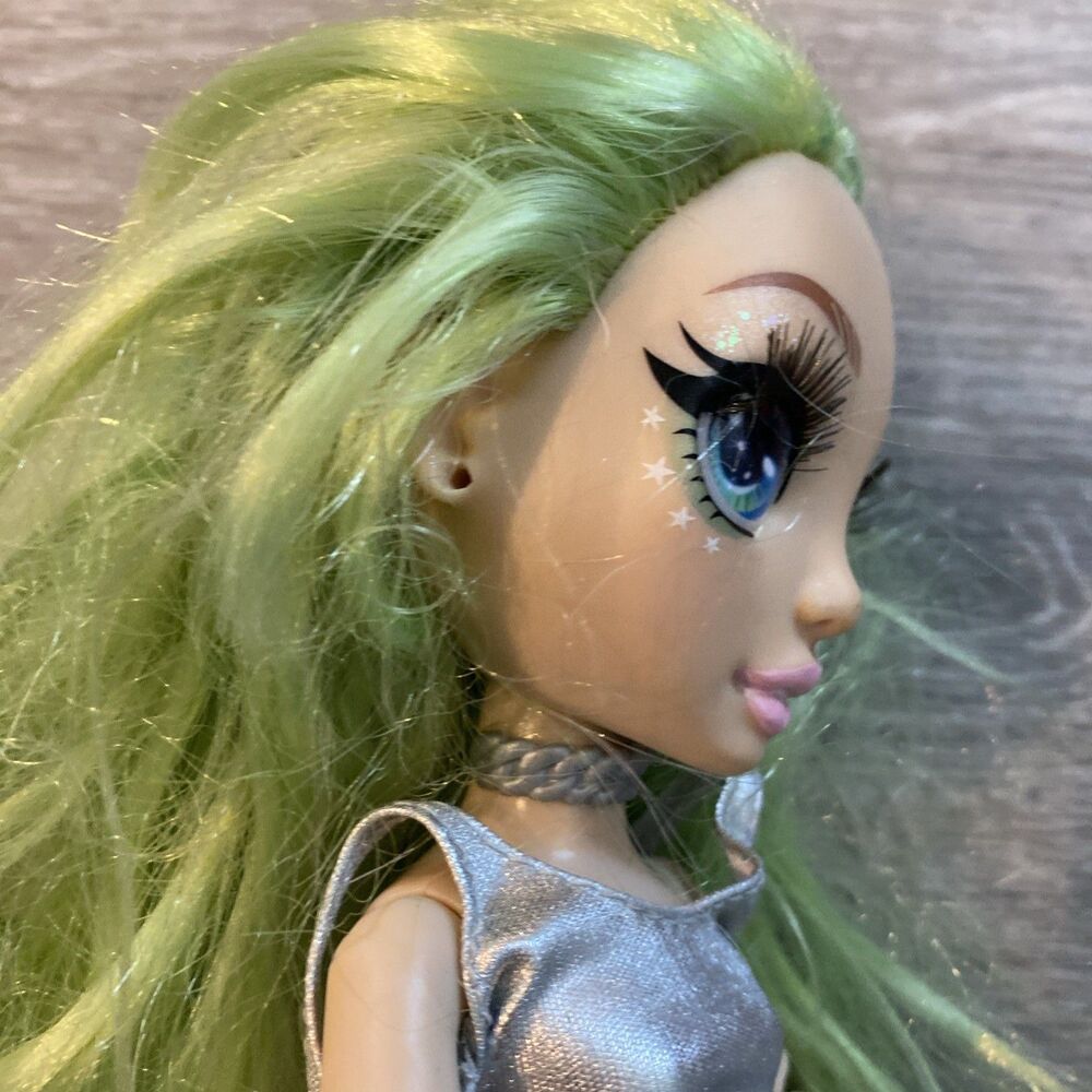 MGA Rainbow High Jade Hunter Series 1 Green Hair Doll - Picture 5 of 12